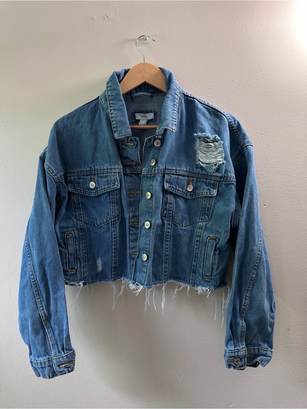 Forever 21 Cropped Denim Jacket Womens Distressed Raw Hem Blue Jean Trucker M